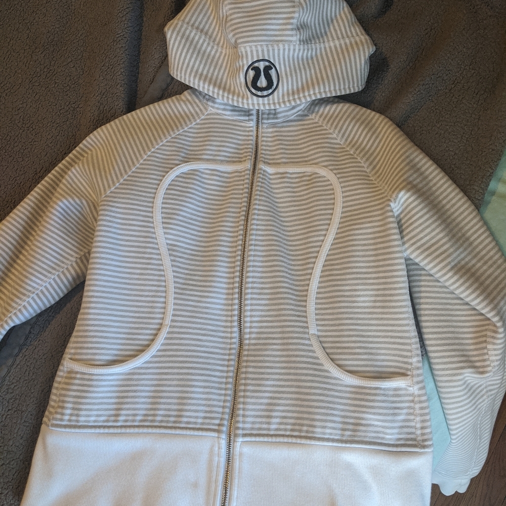 Lululemon sweatshirt